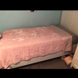 Pink comforter